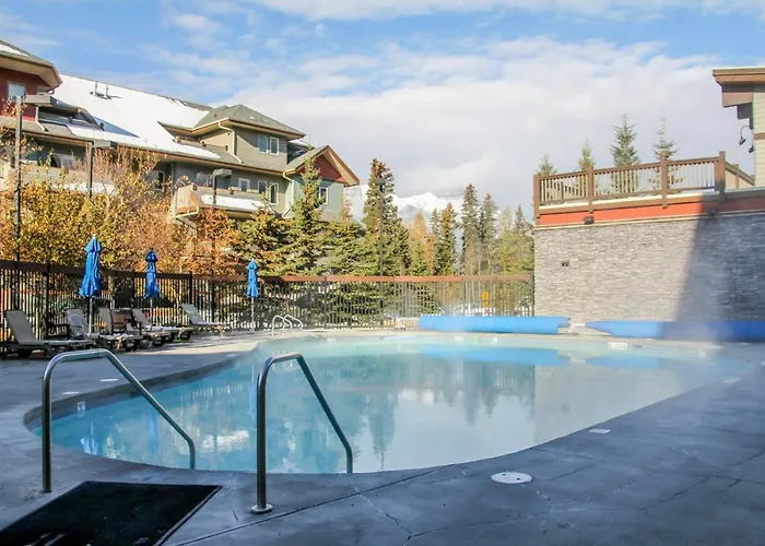 Suites With Pool & Hot Tubs Managed By Little Sister Getaways