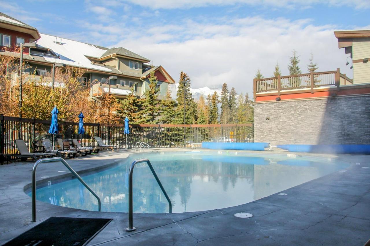 With Pool & Hot Tubs Managed By Little Sister Getaways