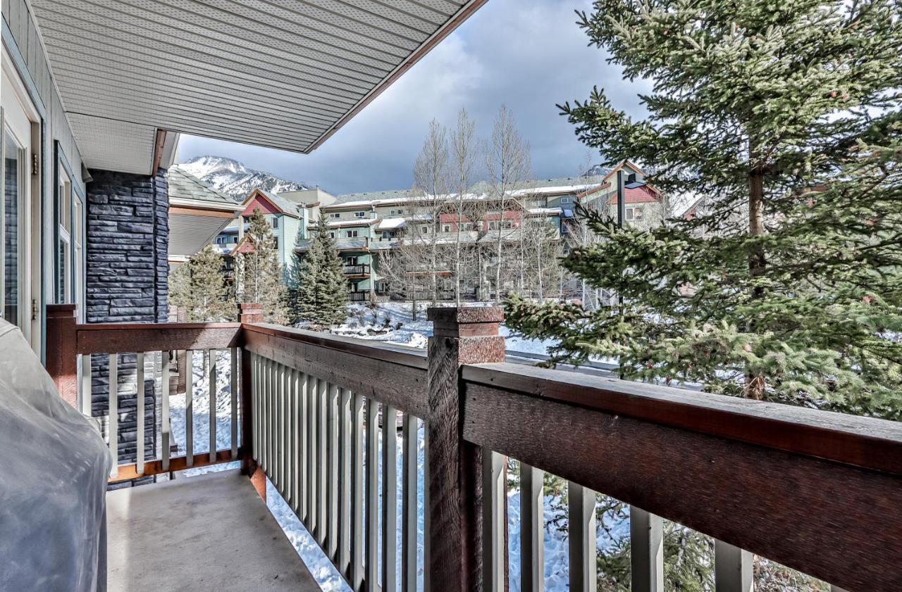 With Pool & Hot Tubs Managed By Little Sister Getaways Canmore