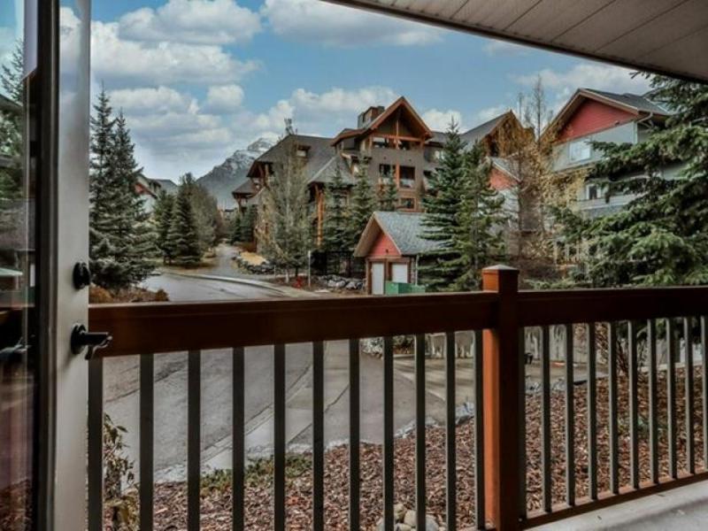 With Pool & Hot Tubs Managed By Little Sister Getaways * Canmore