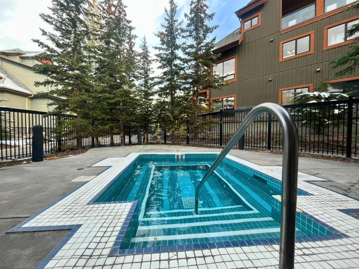 With Pool & Hot Tubs Managed By Little Sister Getaways *